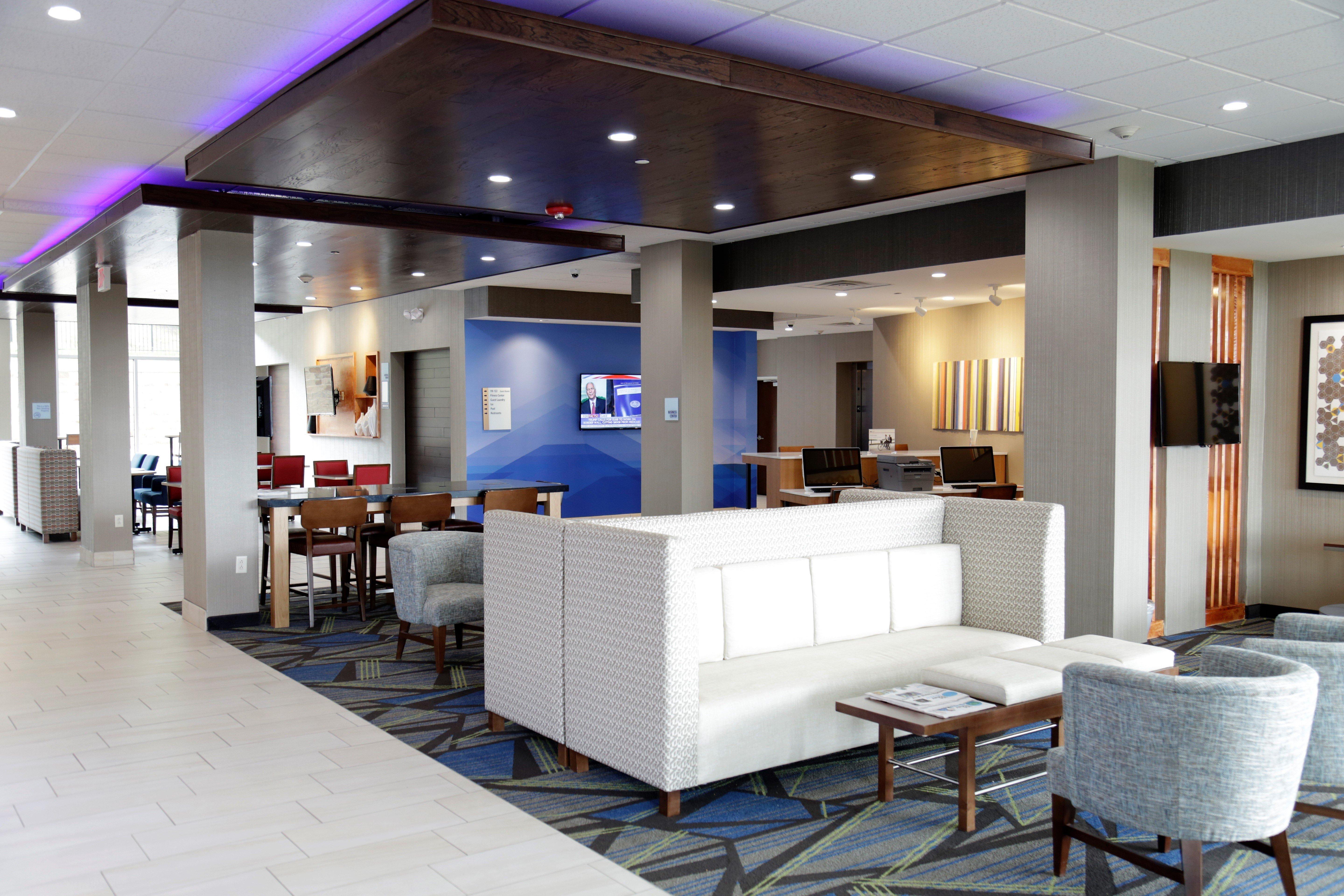 Holiday Inn Express & Suites Алабастер Экстерьер фото